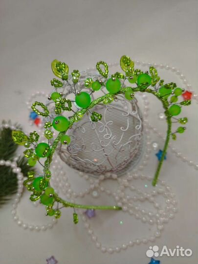 Корона нежно зелёного цвета