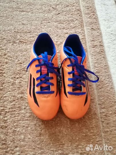 Футбольные бутсы adidas