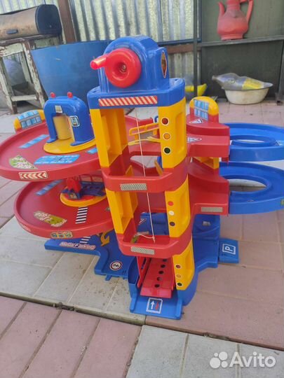 Парковка трек лифт мойка