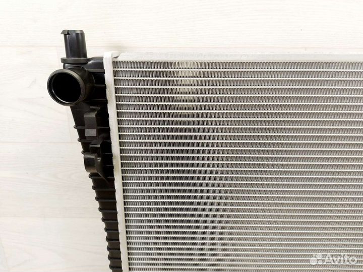 Радиатор охлаждения Jeep Grand Cherokee (WK2)