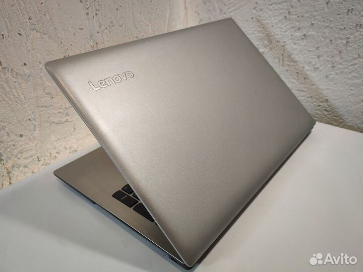 Ноутбук Lenovo: 4 ядра, 8GB, SSD+HDD,R8 M535DX 2GB