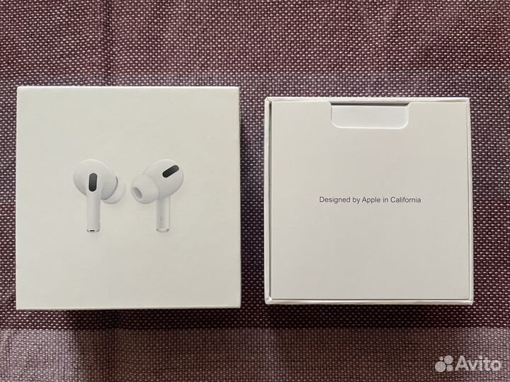 Наушники Apple AirPods Pro MagSafe Charging Case