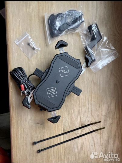 Держатель телефона с зарядным устройством