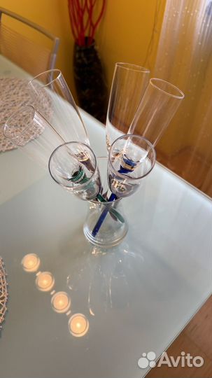 Бокалы для шампанского в вазе