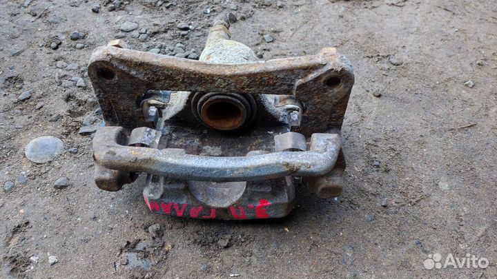 Суппорт задний правый Mitsubishi Galant 8