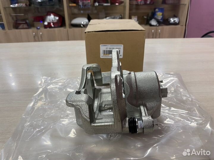 Суппорт передний правый Солярис 1 Рио 3