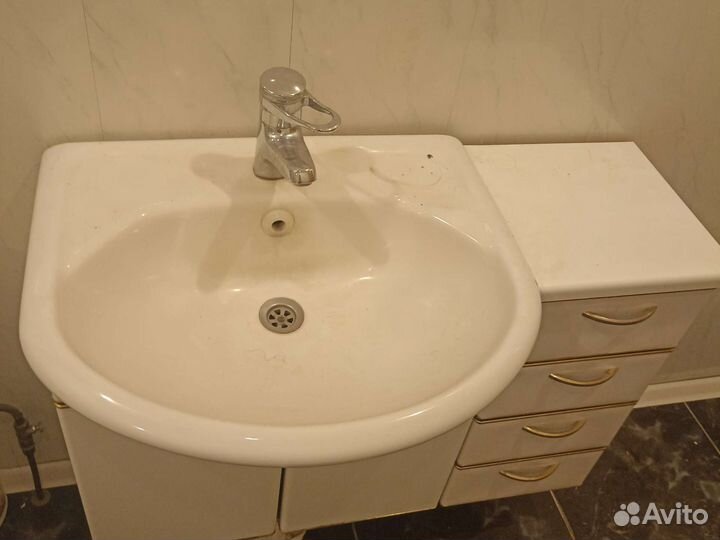 Тумба для ванной и зеркальный шкаф