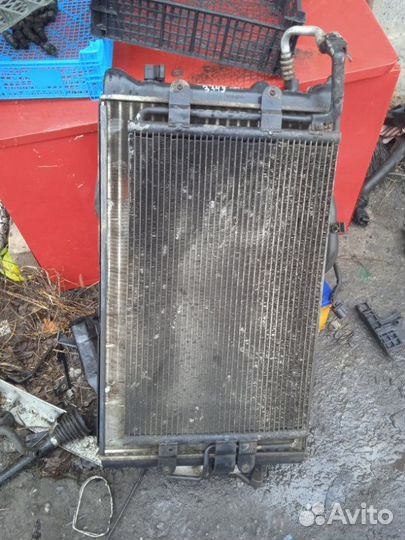 Радиатор охлаждения двигателя Opel Zafira