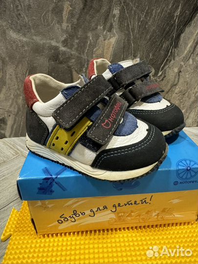 Кроссовки детские