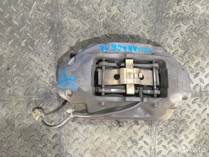 Суппорт передний левый (Volkswagen Touareg)