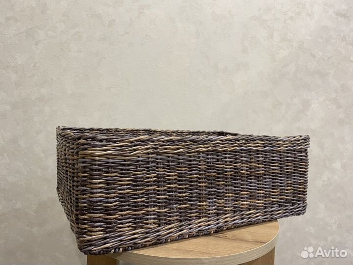 Корзинка плетеная из бумажной лозы