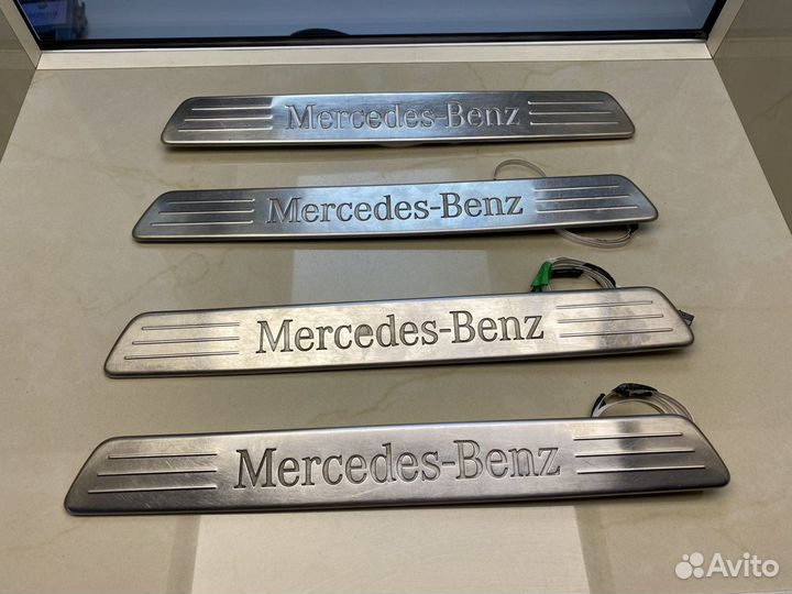 Накладка порога салона Mercedes - Benz с подсветко