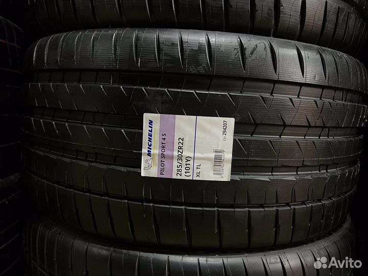 Michelin Pilot Sport 4 S 255/35 R22 и 285/30 R22 99Y