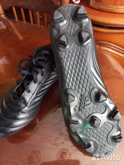 Футбольные бутсы adidas