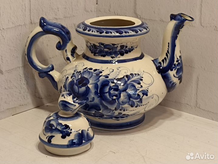 Чайник. Ручная работа, гжель