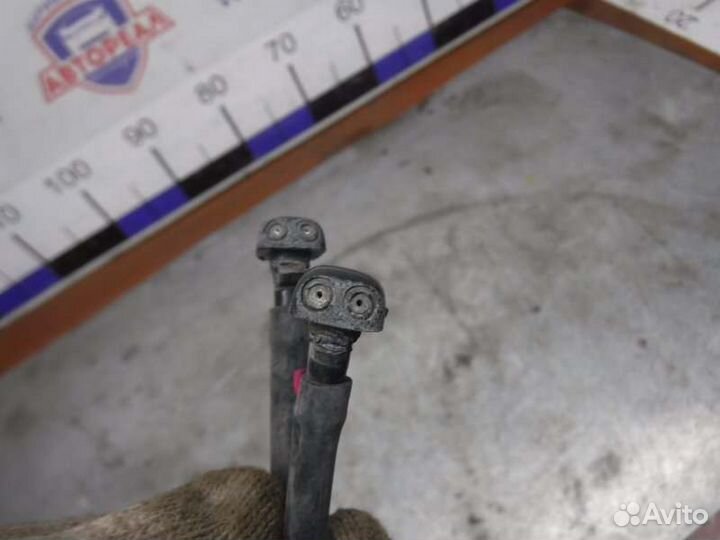 Форсунка омывателя Mitsubishi Pajero 3 6G74 2001