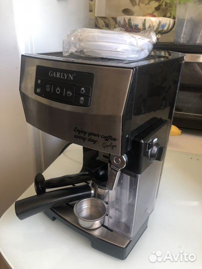 Кофемашина рожковая Garlyn