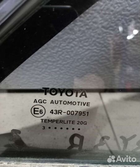 Форточка задней правой двери Toyota Camry 55