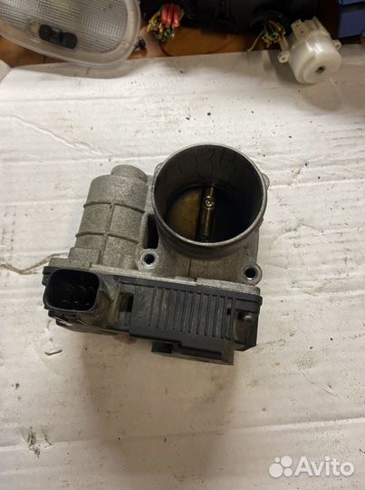 Дроссельная заслонка Nissan Almera Classic B10