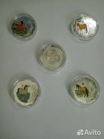 5 коллекционных монет в форме цветка Год Лошади