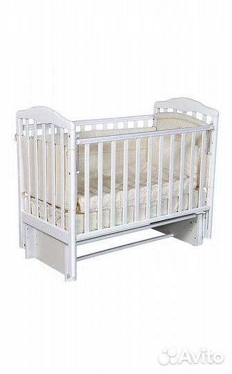 Детская кровать с маятником и матрасом