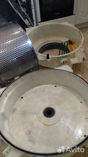 Ремонт Холодильников с выездом пробит фрион