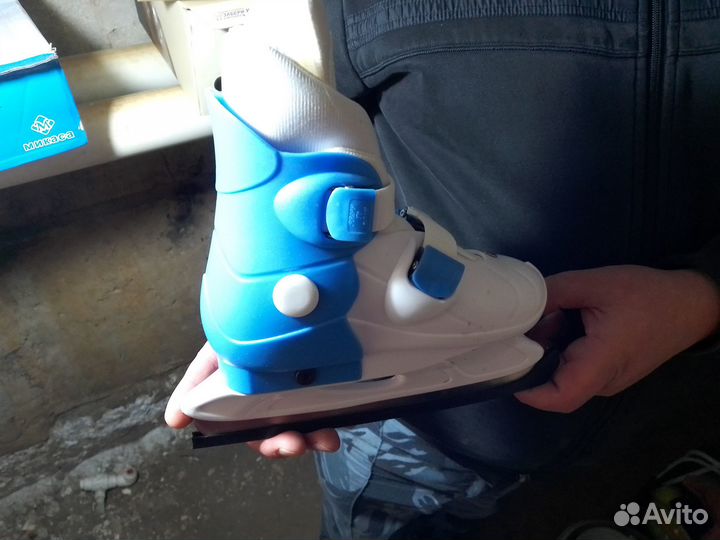 Продам детские коньки