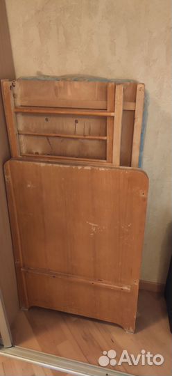 Отдам бесплатно детскую мебель, коляску, одежду