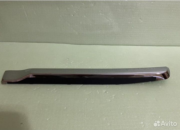 Молдинг задней двери Toyota LC200 левый