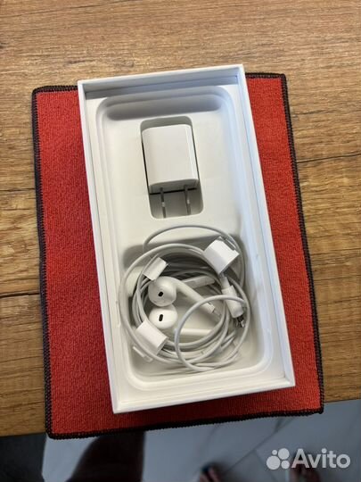 iPhone SE (2020), 64 ГБ