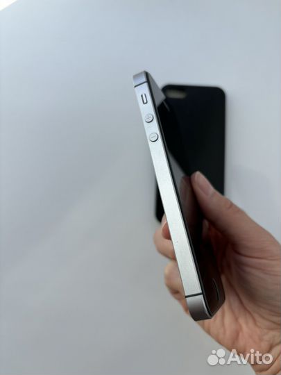 iPhone SE, 32 ГБ
