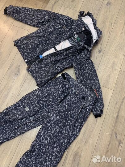 Сноубордический костюм женский