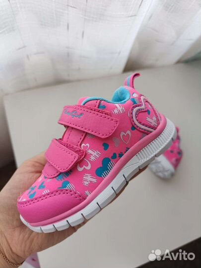 Кроссовки для девочки новые