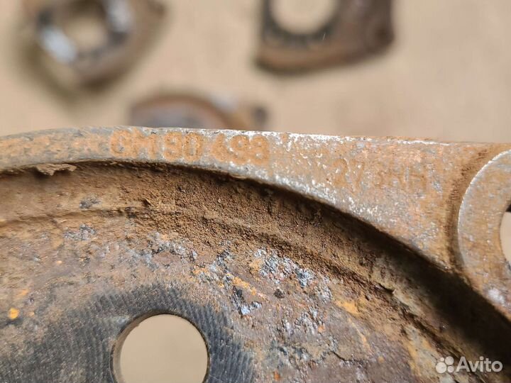 Щит опорный задний Opel Astra G (1998 - 2005)