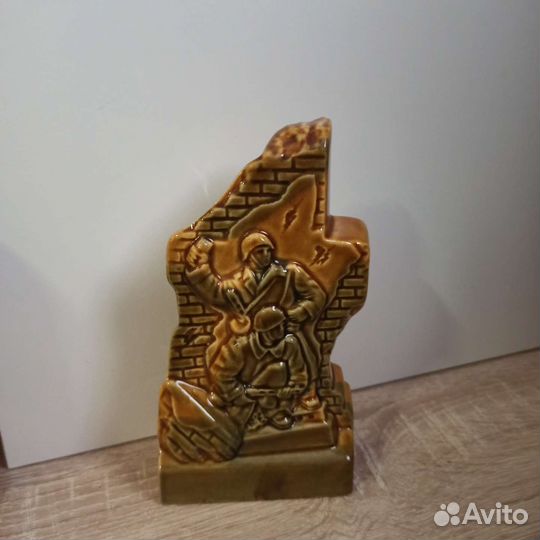 Вещи СССР (статуэтки, шкатулки, панно)