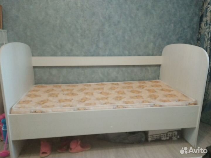 Детская кровать с матрасом