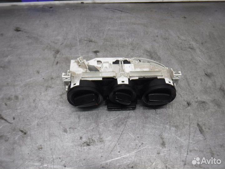 Блок управления отопителем Skoda Octavia А4 BCA