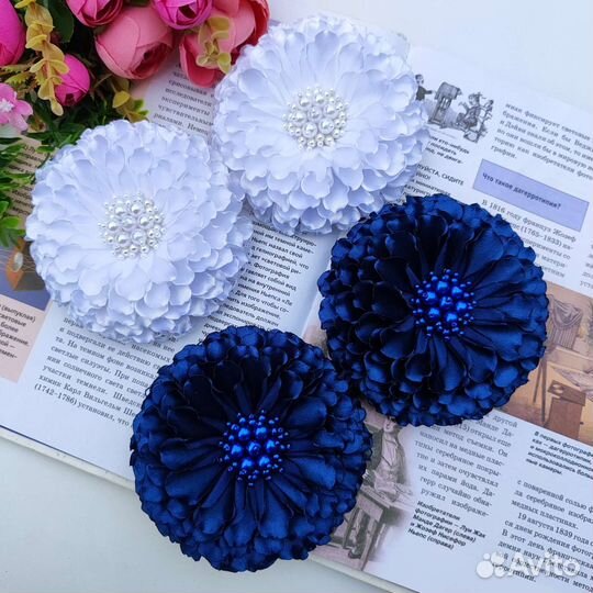 Пышные белые банты на 1 сентября