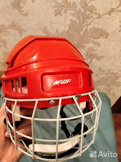 Хоккейный шлем