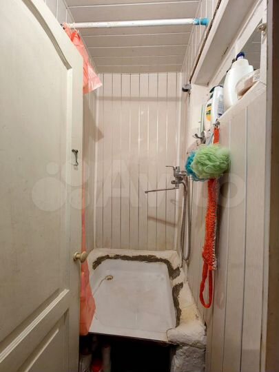 Комната 12,7 м² в 5-к., 1/4 эт.