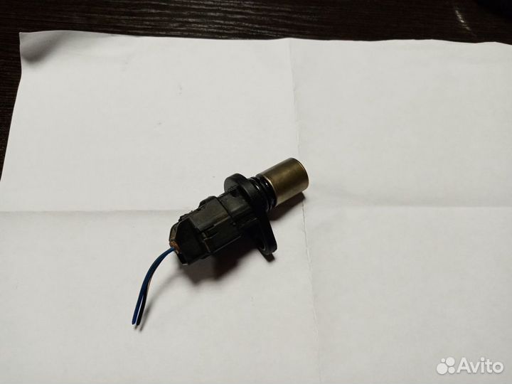 Датчик распредвала тойота авенсис 1 Т 220