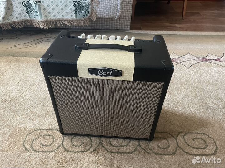 Гитарный комбоусилитель Cort CM30R