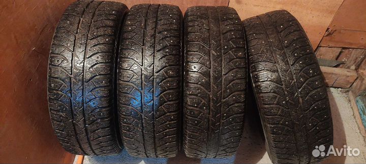 Bridgestone Ice Cruiser 7000 215/60 R16 95T
