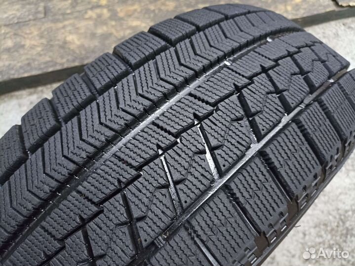 Bridgestone Blizzak VRX 215/60 R16