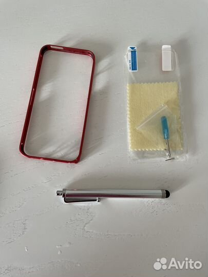 Бампер красный для iPhone 5s и стилус