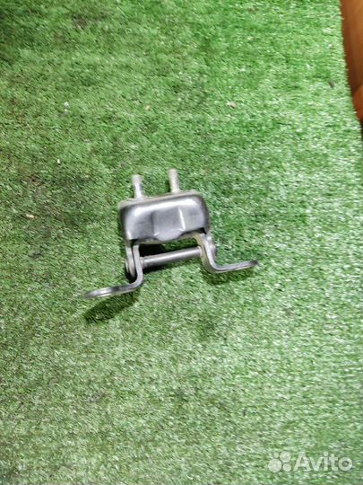 Петля двери задняя левая Geely Emgrand EC7