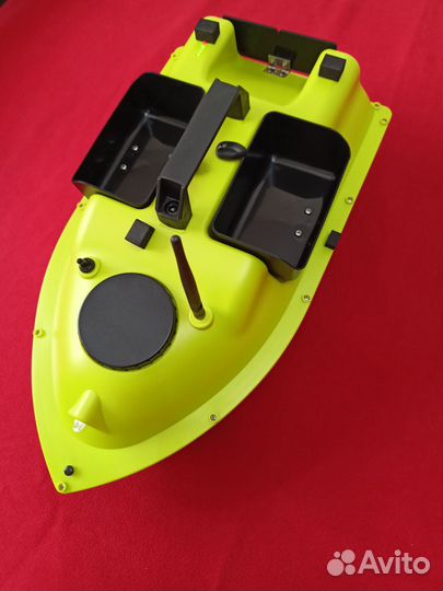 Прикормочный кораблик Tyfun с GPS