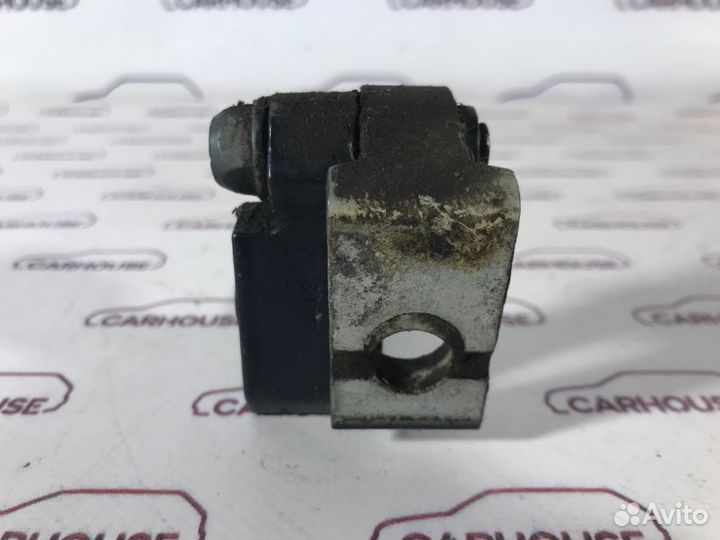 Петля двери передняя левая Volkswagen Passat B5+