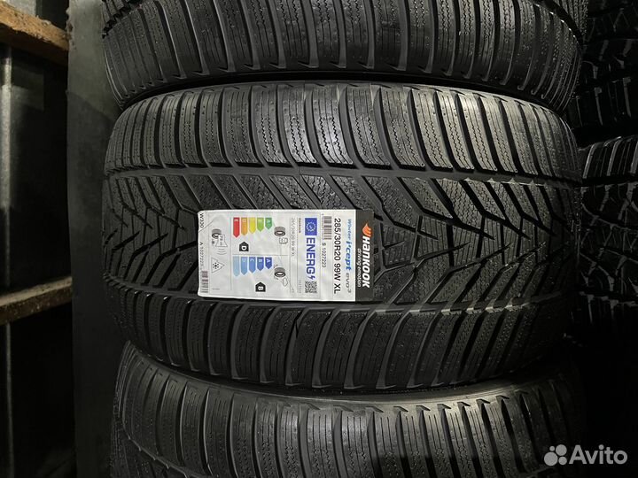 Hankook Winter I'Cept Evo 3 W330 285/30 R20 и 275/35 R19 97W