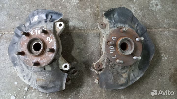 Поворотный кулак передний Toyota Camry С40